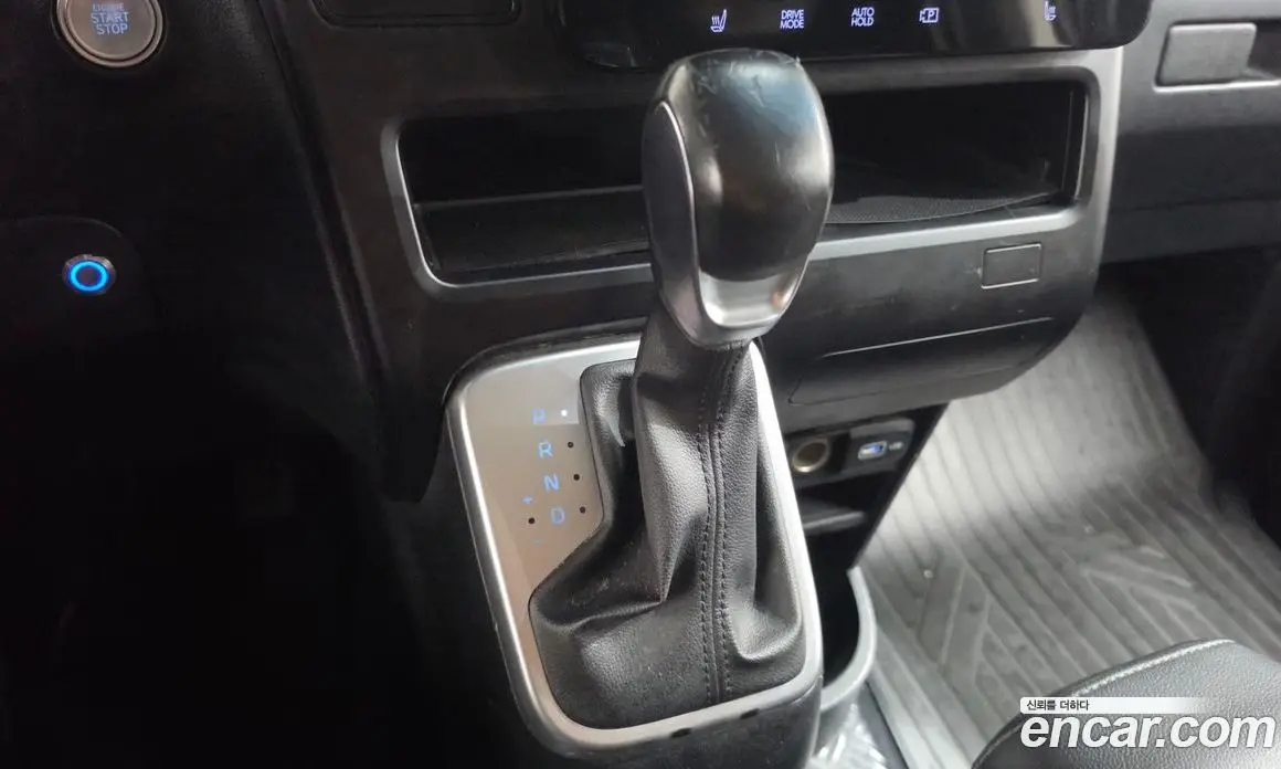 Hyundai Staria 2021 2.2 автомат (гидро), фото 9