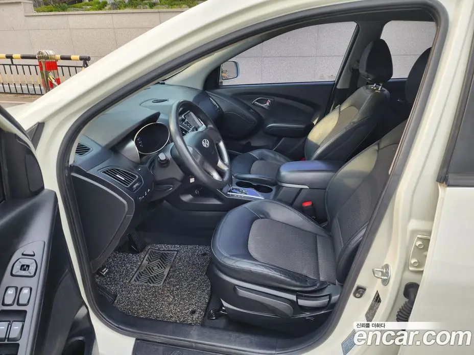 Hyundai Tucson 2011 2.0 автомат (гидро), фото 12
