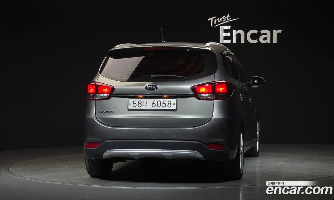 Kia Carens 2017 2.0 автомат (гидро), фото 4