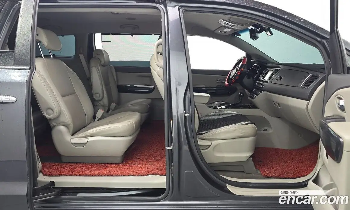 Kia Carnival 2014 2.2 автомат (гидро), фото 11 Kia Carnival 2014 2.2 автомат (гидро), фото 11