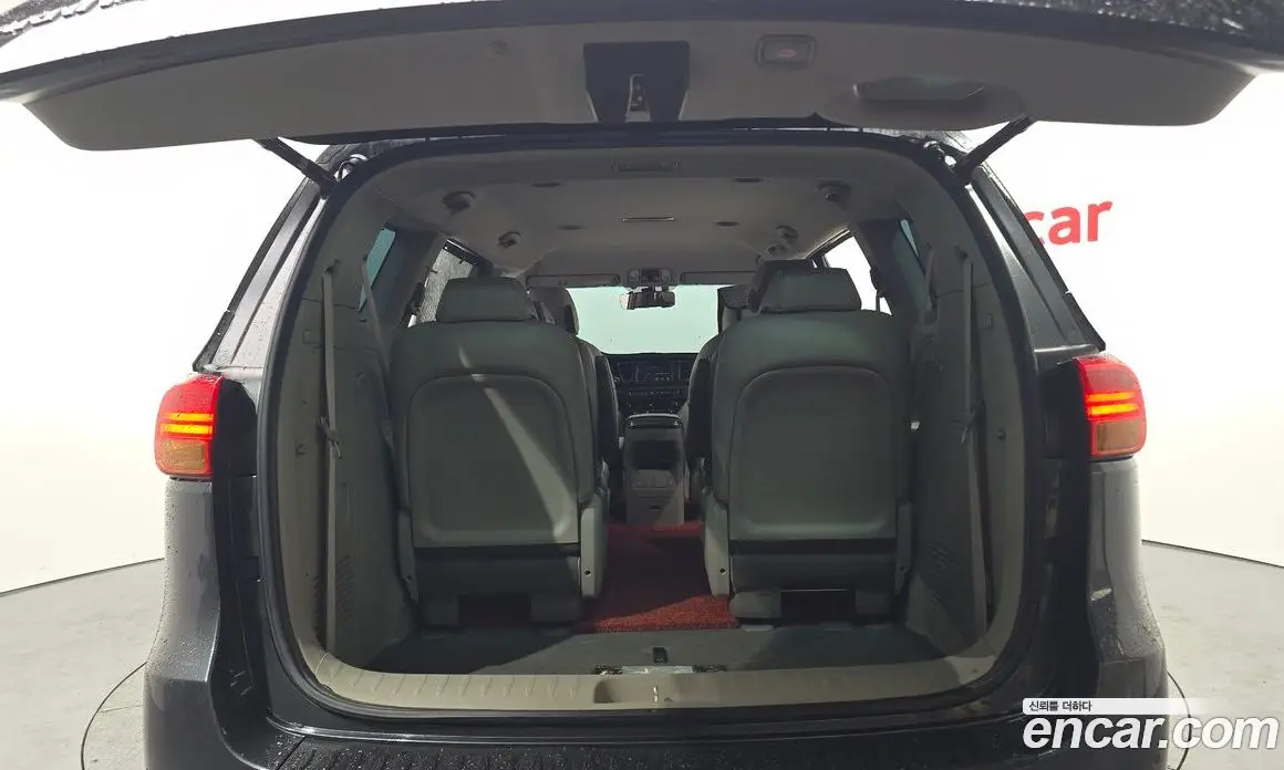 Kia Carnival 2014 2.2 автомат (гидро), фото 20 Kia Carnival 2014 2.2 автомат (гидро), фото 20