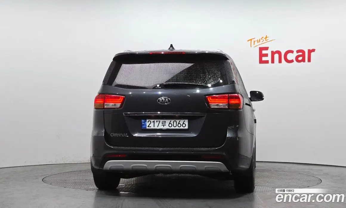 Kia Carnival 2014 2.2 автомат (гидро), фото 4 Kia Carnival 2014 2.2 автомат (гидро), фото 4