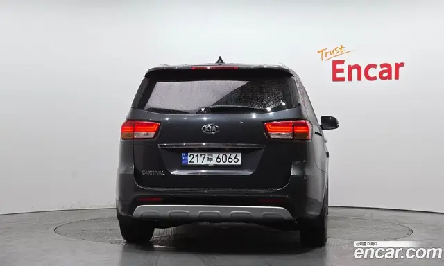 Kia Carnival 2014 2.2 автомат (гидро), миниатюра 4 Kia Carnival 2014 2.2 автомат (гидро), миниатюра 4