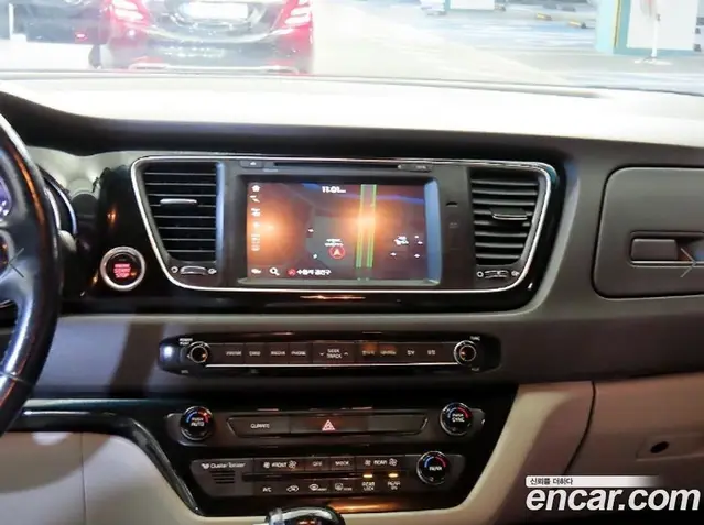 Kia Carnival 2014 2.2 автомат (гидро), миниатюра 11 Kia Carnival 2014 2.2 автомат (гидро), миниатюра 11