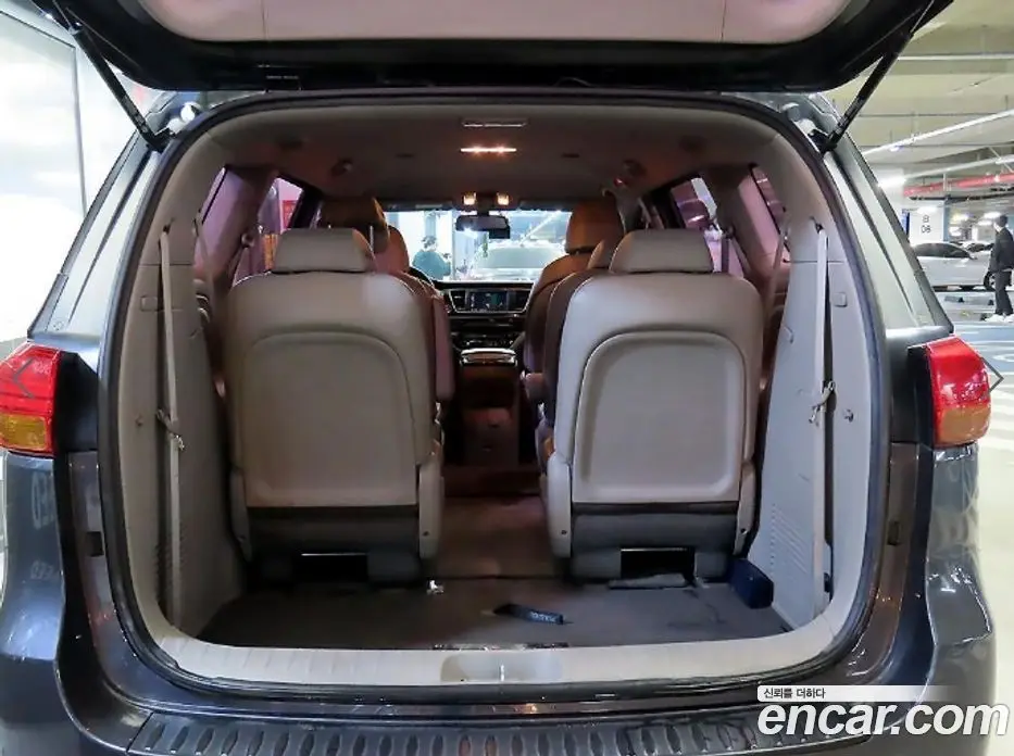 Kia Carnival 2014 2.2 автомат (гидро), фото 17 Kia Carnival 2014 2.2 автомат (гидро), фото 17