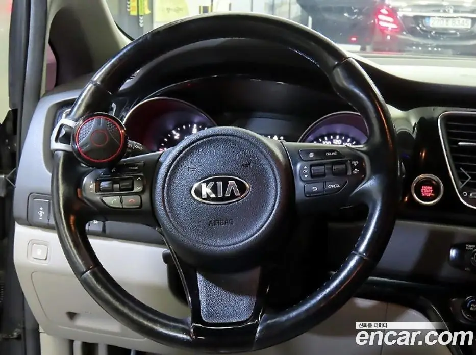 Kia Carnival 2014 2.2 автомат (гидро), фото 8 Kia Carnival 2014 2.2 автомат (гидро), фото 8