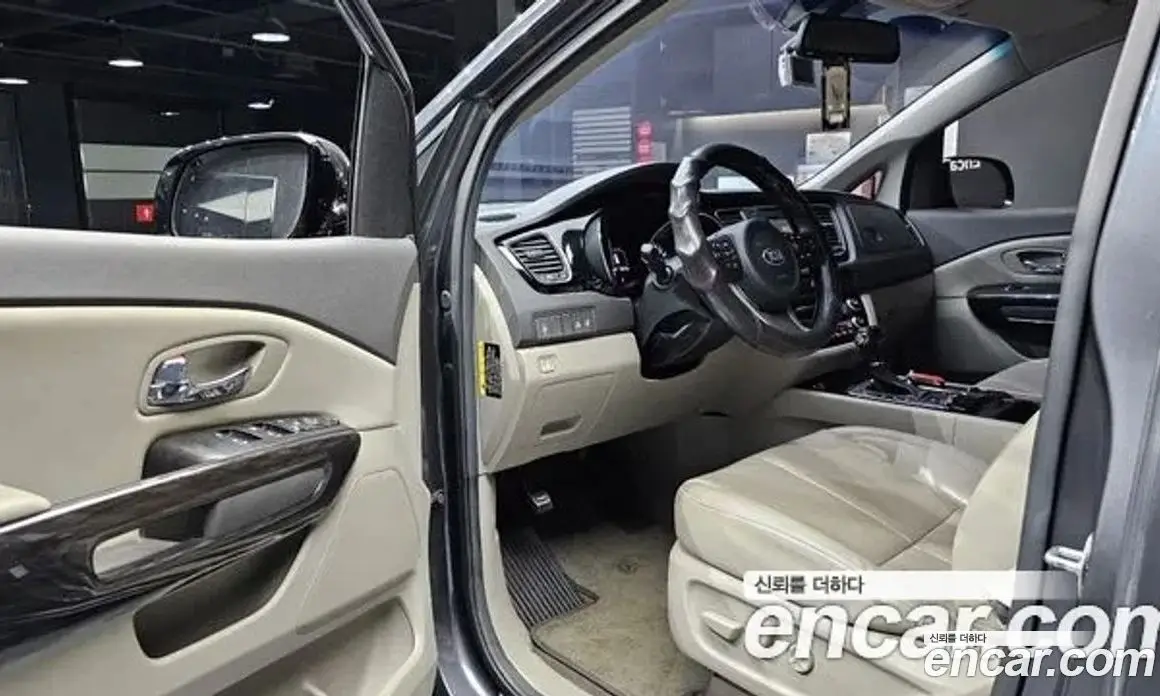 Kia Carnival 2015 2.2 автомат (гидро), фото 11 Kia Carnival 2015 2.2 автомат (гидро), фото 11