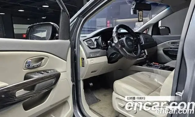 Kia Carnival 2015 2.2 автомат (гидро), миниатюра 11 Kia Carnival 2015 2.2 автомат (гидро), миниатюра 11