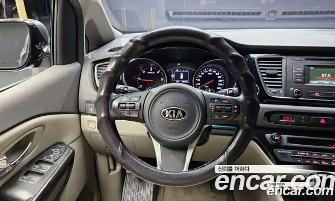 Kia Carnival 2015 2.2 автомат (гидро), фото 13 Kia Carnival 2015 2.2 автомат (гидро), фото 13