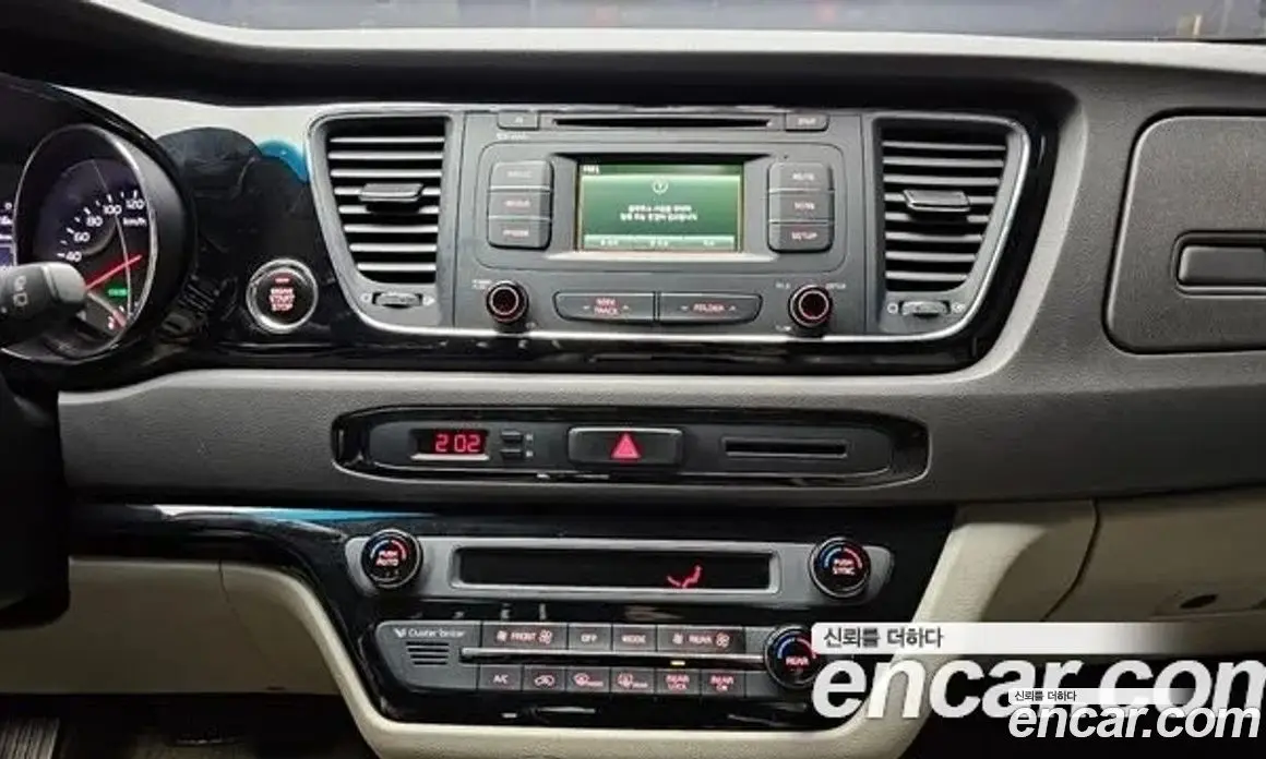 Kia Carnival 2015 2.2 автомат (гидро), фото 14 Kia Carnival 2015 2.2 автомат (гидро), фото 14