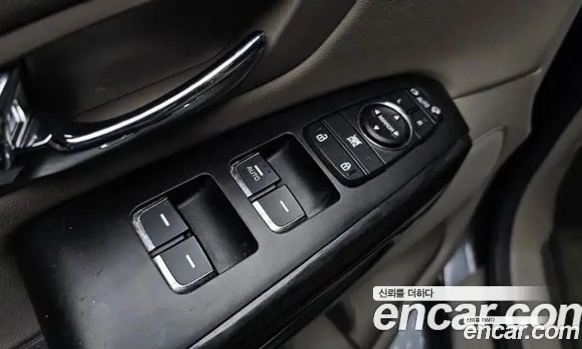 Kia Carnival 2015 2.2 автомат (гидро), фото 18 Kia Carnival 2015 2.2 автомат (гидро), фото 18