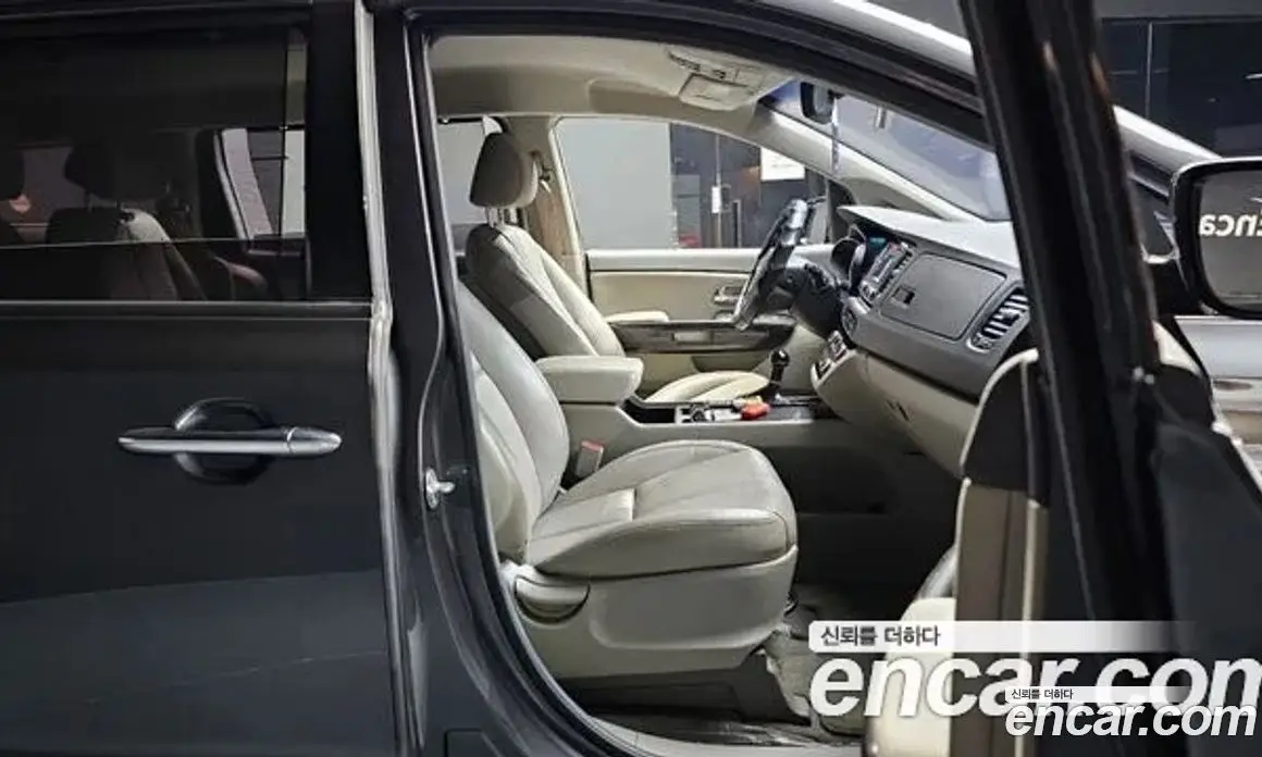 Kia Carnival 2015 2.2 автомат (гидро), фото 10 Kia Carnival 2015 2.2 автомат (гидро), фото 10