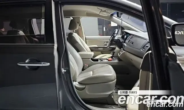 Kia Carnival 2015 2.2 автомат (гидро), миниатюра 10 Kia Carnival 2015 2.2 автомат (гидро), миниатюра 10