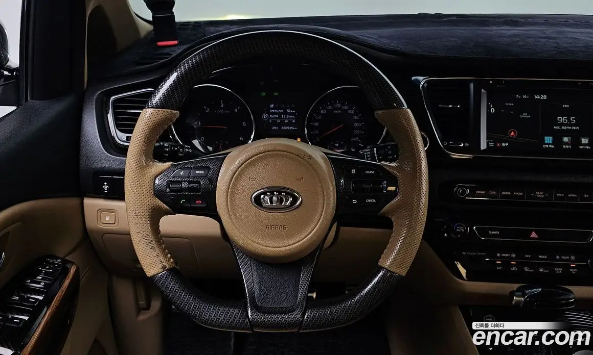 Kia Carnival 2015 2.2 автомат (гидро), фото 13