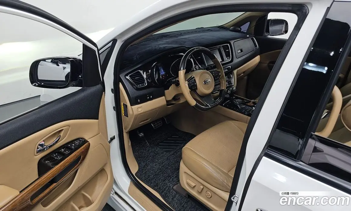 Kia Carnival 2015 2.2 автомат (гидро), фото 10
