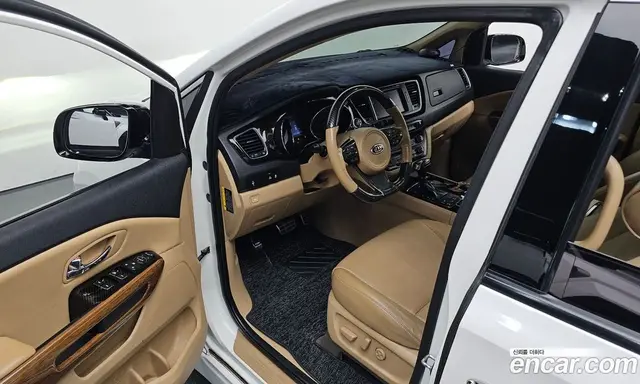 Kia Carnival 2015 2.2 автомат (гидро), миниатюра 10