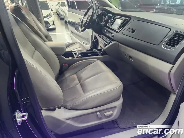 Kia Carnival 2016 2.2 автомат (гидро), миниатюра 12