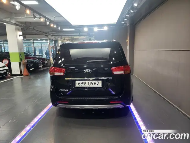 Kia Carnival 2016 2.2 автомат (гидро), миниатюра 4