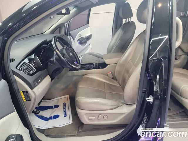Kia Carnival 2016 2.2 автомат (гидро), миниатюра 10