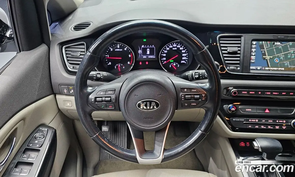 Kia Carnival 2017 2.2 автомат (гидро), фото 18