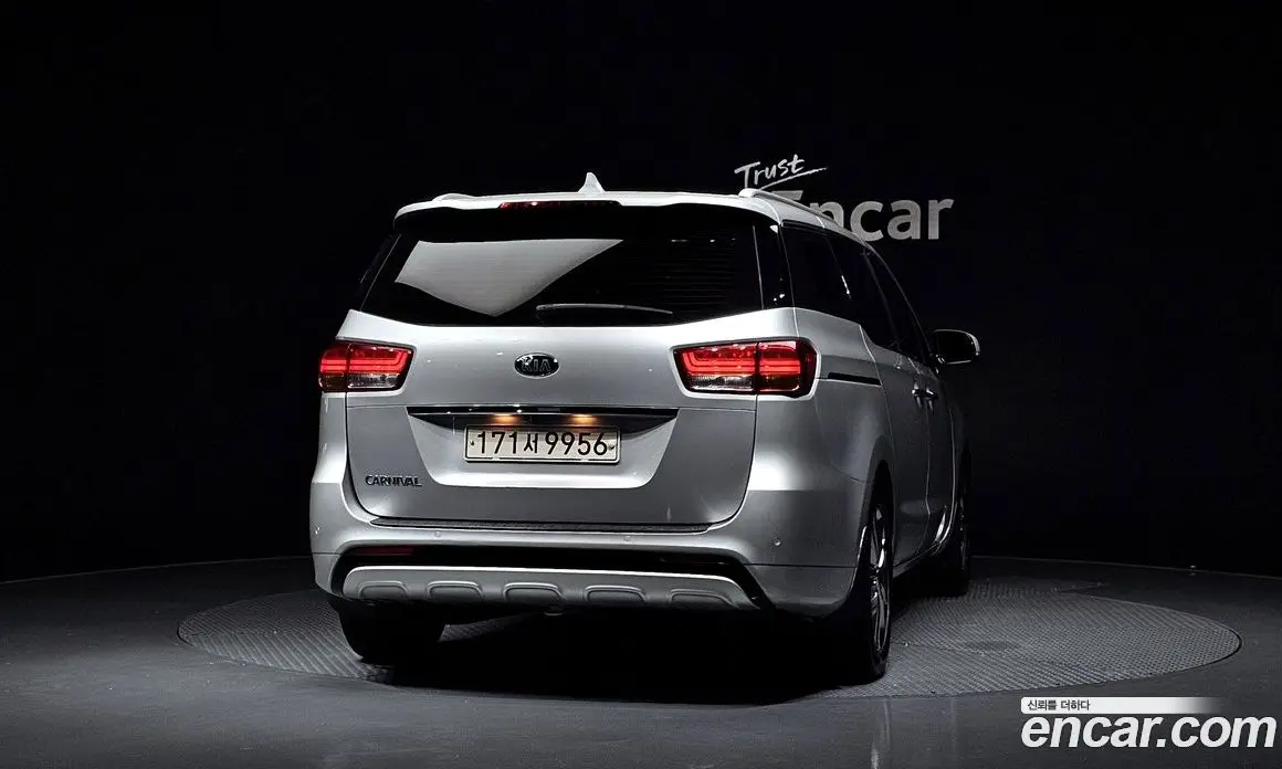 Kia Carnival 2017 2.2 автомат (гидро), фото 3