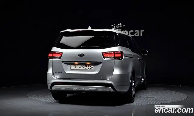 Kia Carnival 2017 2.2 автомат (гидро), миниатюра 3