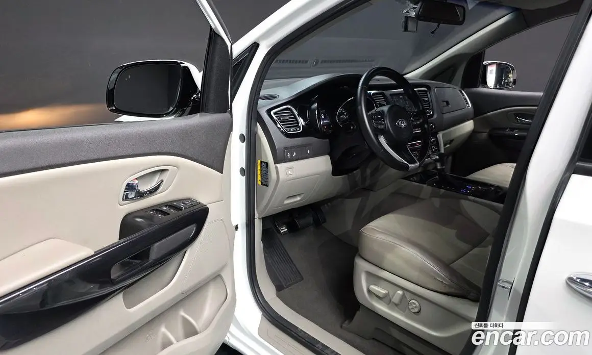 Kia Carnival 2017 2.2 автомат (гидро), фото 11