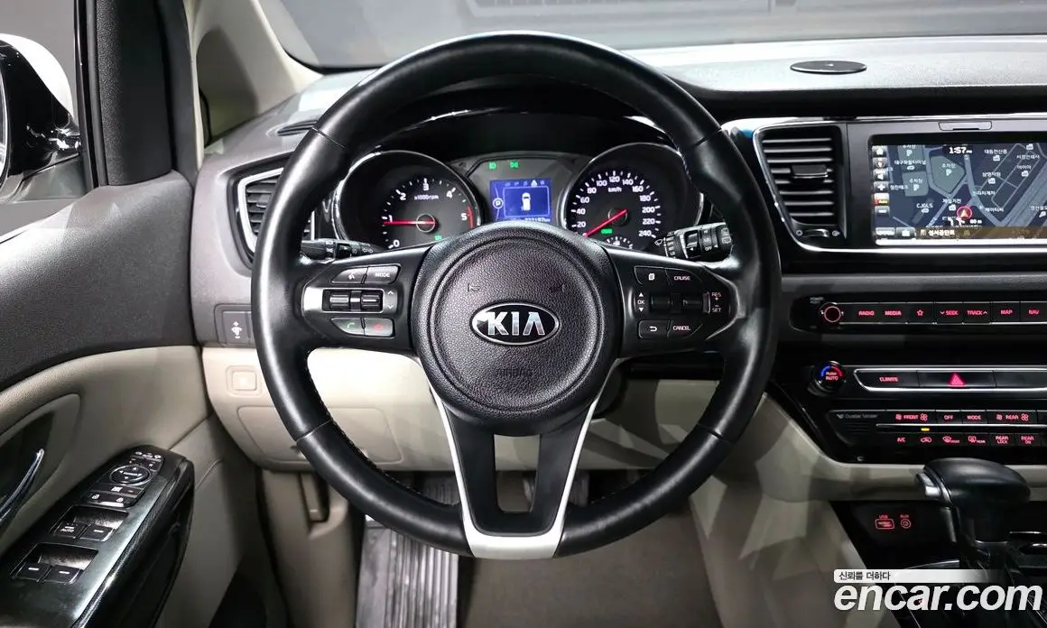 Kia Carnival 2017 2.2 автомат (гидро), фото 13