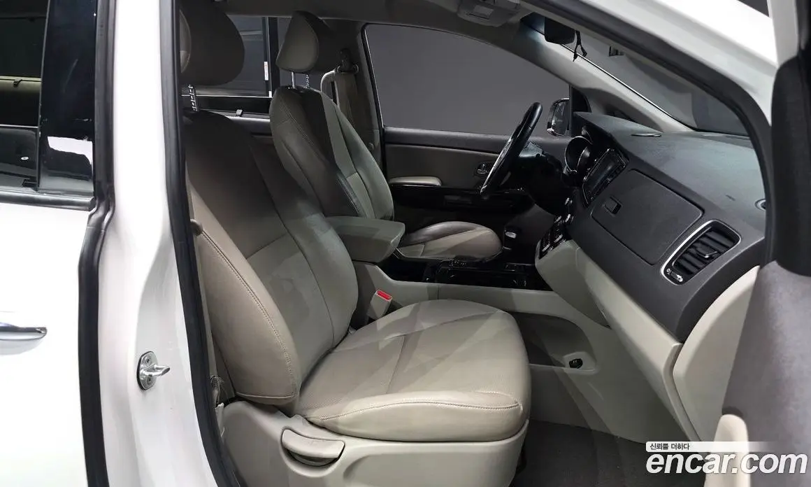Kia Carnival 2017 2.2 автомат (гидро), фото 10