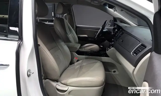 Kia Carnival 2017 2.2 автомат (гидро), миниатюра 10