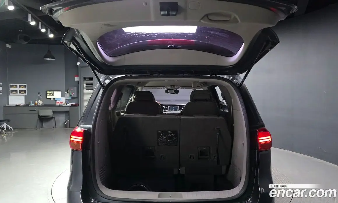 Kia Carnival 2018 2.2 автомат (гидро), фото 20 Kia Carnival 2018 2.2 автомат (гидро), фото 20