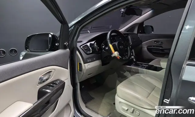 Kia Carnival 2018 2.2 автомат (гидро), миниатюра 10 Kia Carnival 2018 2.2 автомат (гидро), миниатюра 10