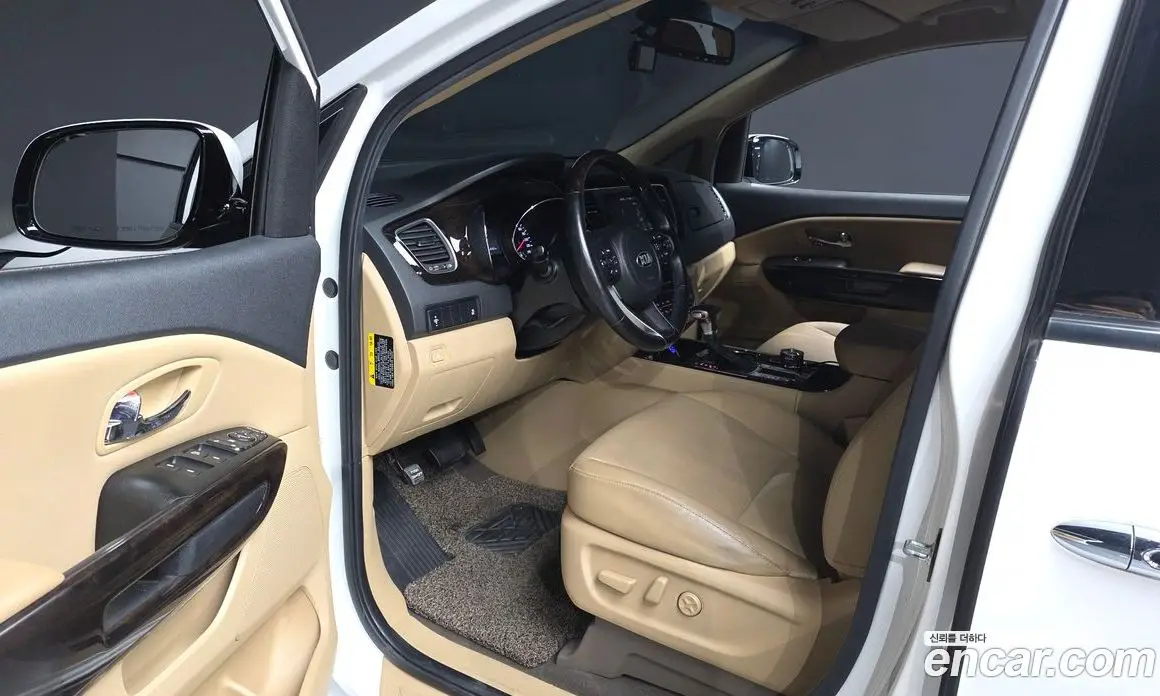 Kia Carnival 2019 2.2 автомат (гидро), фото 10