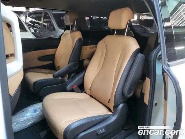 Kia Carnival 2020 2.2 автомат (гидро), миниатюра 4