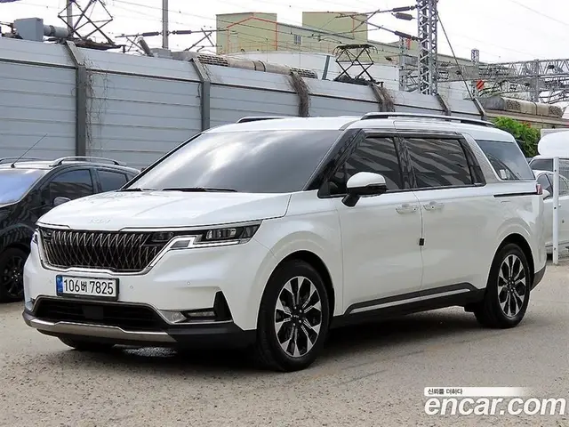 Kia Carnival 2023 2.2 автомат (гидро), миниатюра 2