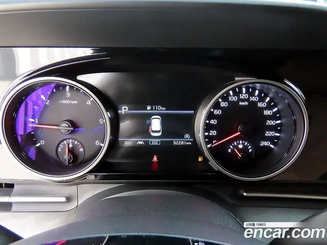 Kia Carnival 2023 2.2 автомат (гидро), миниатюра 10