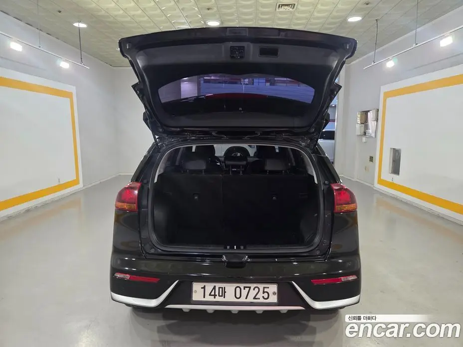 Kia Niro 2016 1.6 автомат (гидро), фото 17