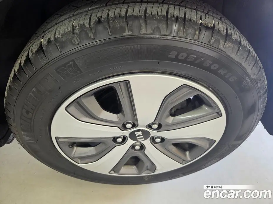 Kia Niro 2016 1.6 автомат (гидро), фото 5