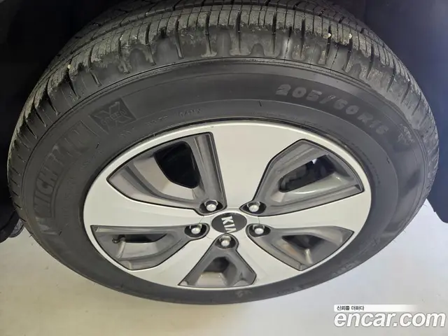 Kia Niro 2016 1.6 автомат (гидро), миниатюра 5