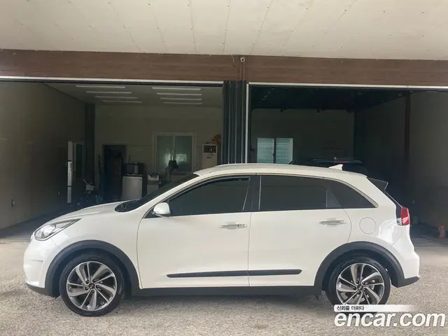 Kia Niro 2016 1.6 автомат (гидро), миниатюра 4 Kia Niro 2016 1.6 автомат (гидро), миниатюра 4