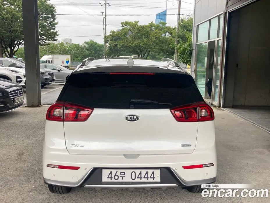 Kia Niro 2016 1.6 автомат (гидро), фото 5 Kia Niro 2016 1.6 автомат (гидро), фото 5