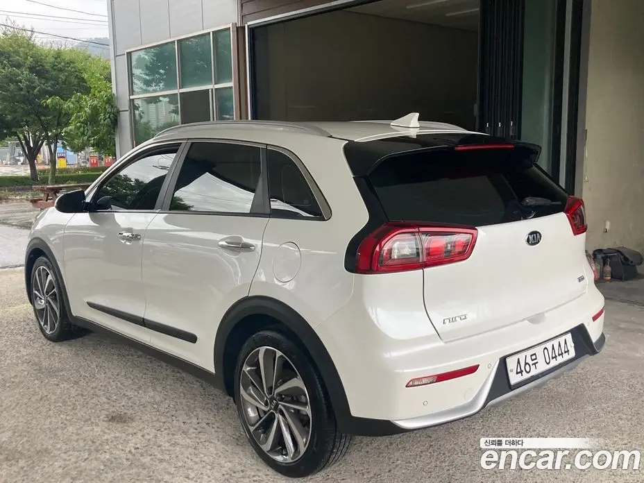Kia Niro 2016 1.6 автомат (гидро), фото 6 Kia Niro 2016 1.6 автомат (гидро), фото 6