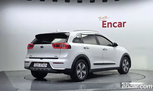 Kia Niro 2016 1.6 автомат (гидро), миниатюра 2