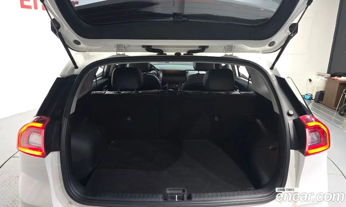 Kia Niro 2016 1.6 автомат (гидро), фото 20