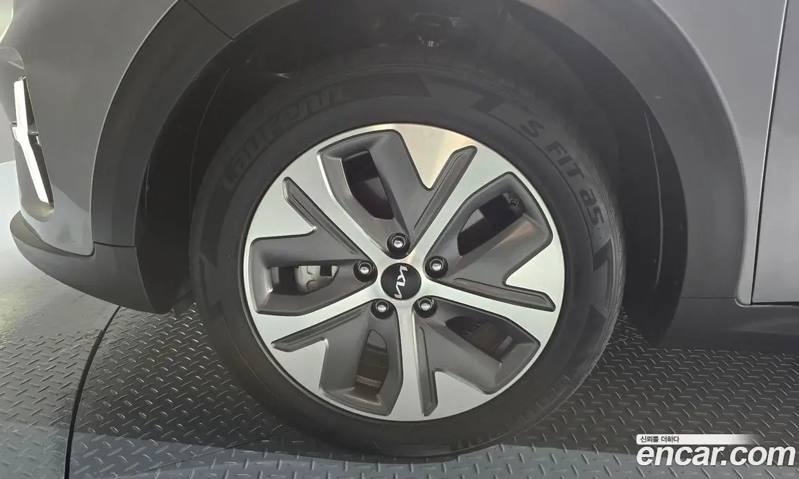 Kia Niro 2022 0.2 автомат (гидро), фото 5 Kia Niro 2022 0.2 автомат (гидро), фото 5