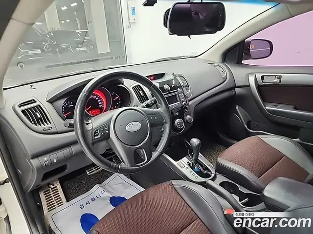 Kia Porte 2010 1.6 автомат (гидро), миниатюра 7