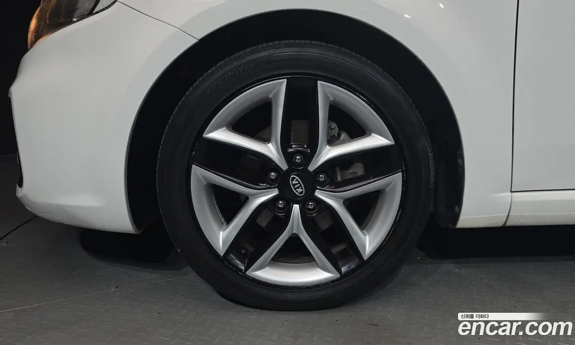 Kia Porte 2011 2.0 автомат (гидро), фото 5