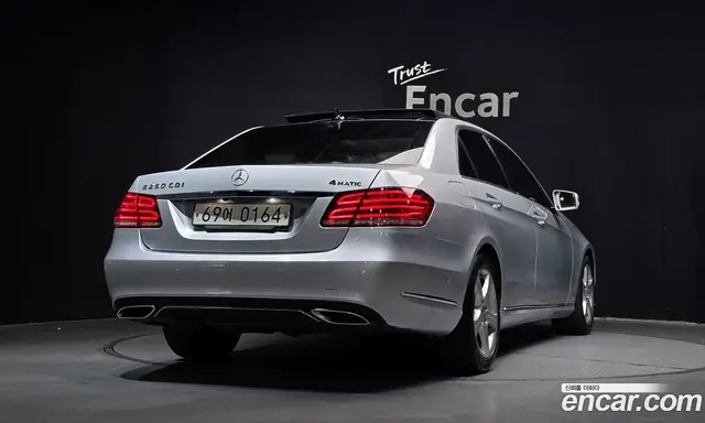 Mercedes-Benz E-Class 2013 2.1 автомат (гидро), миниатюра 2