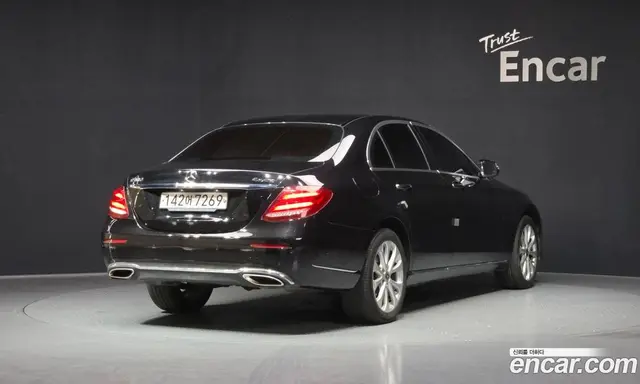 Mercedes-Benz E-Class 2018 2.0 автомат (гидро), миниатюра 2