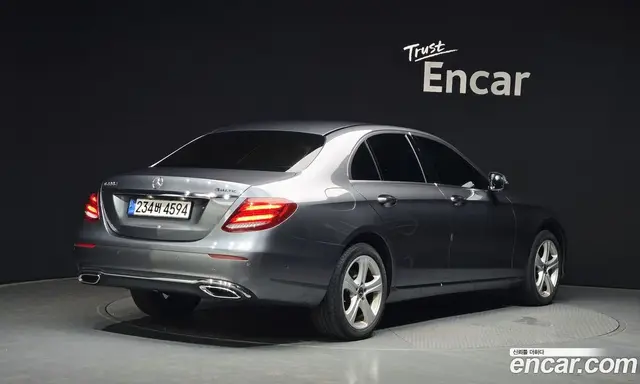 Mercedes-Benz E-Class 2018 1.9 автомат (гидро), миниатюра 2